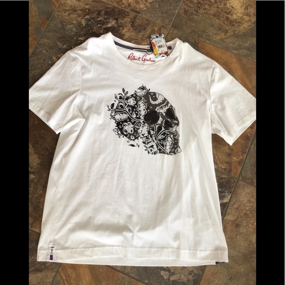 Robert Graham Bed of Skulls classic tee, NWOT